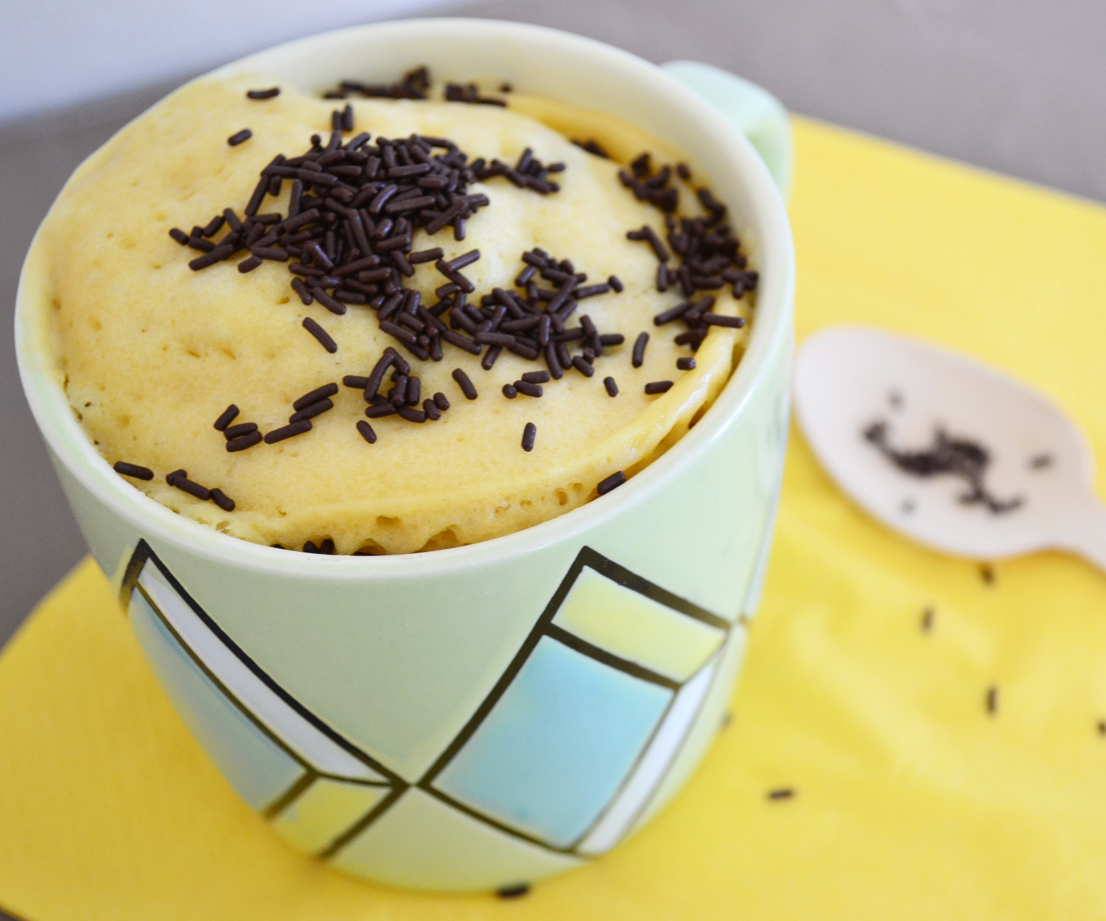 MUG CAKE DE VAINILLA I PERLES DE XOCOLATA