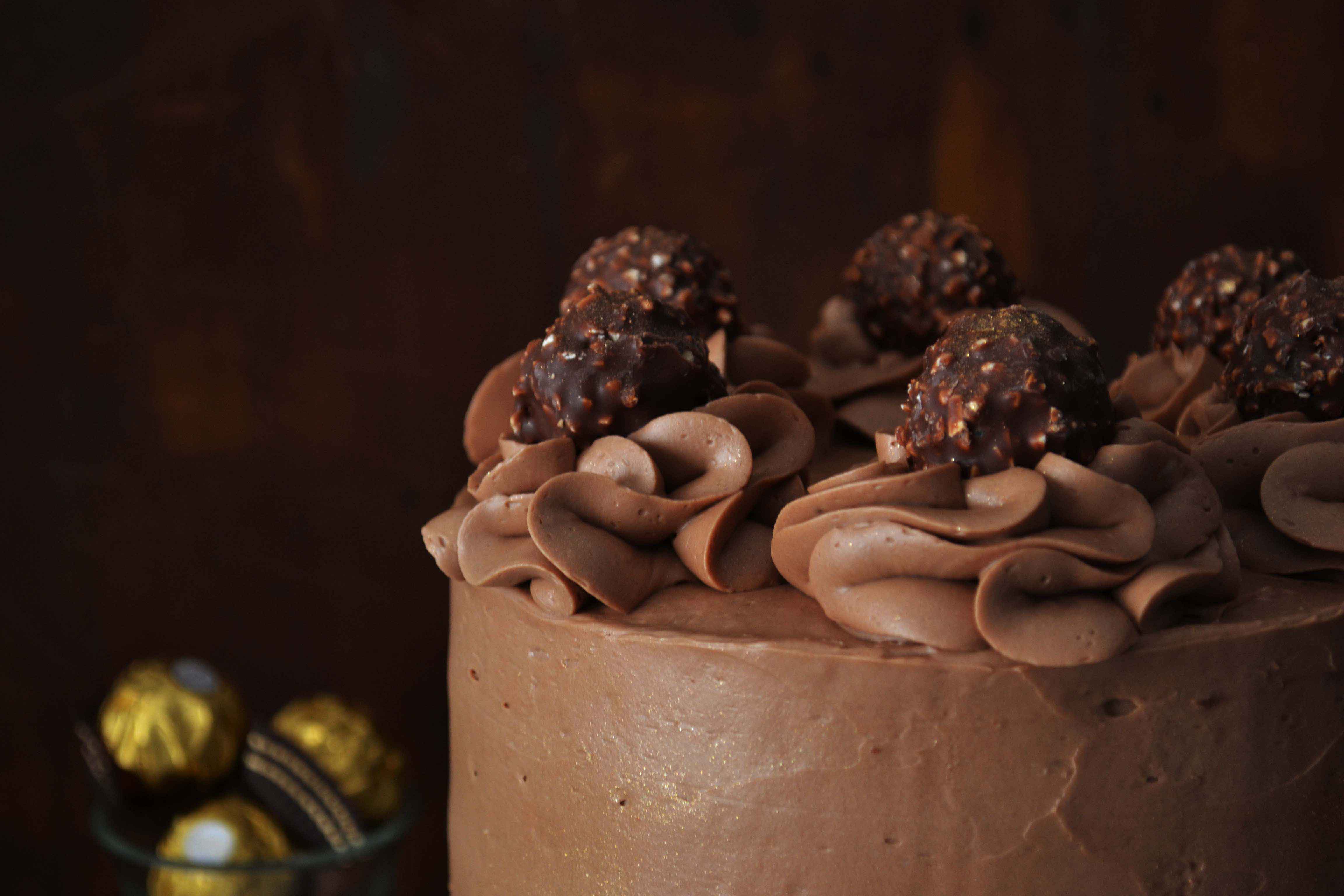 LAYER CAKE D’AVELLANA I CREMA DE CACAU