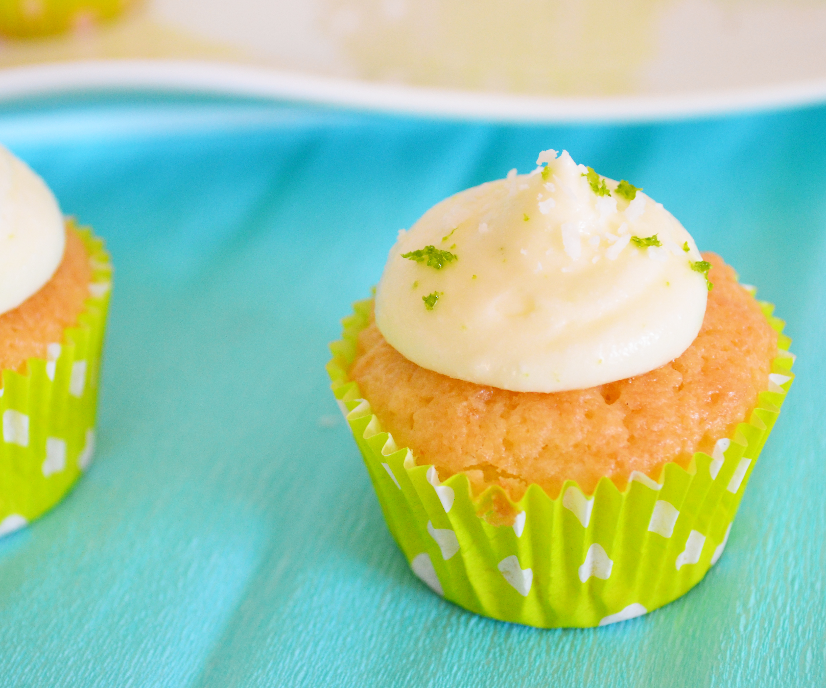 CUPCAKES I MINICUPCAKES DE COCO I LLIMA